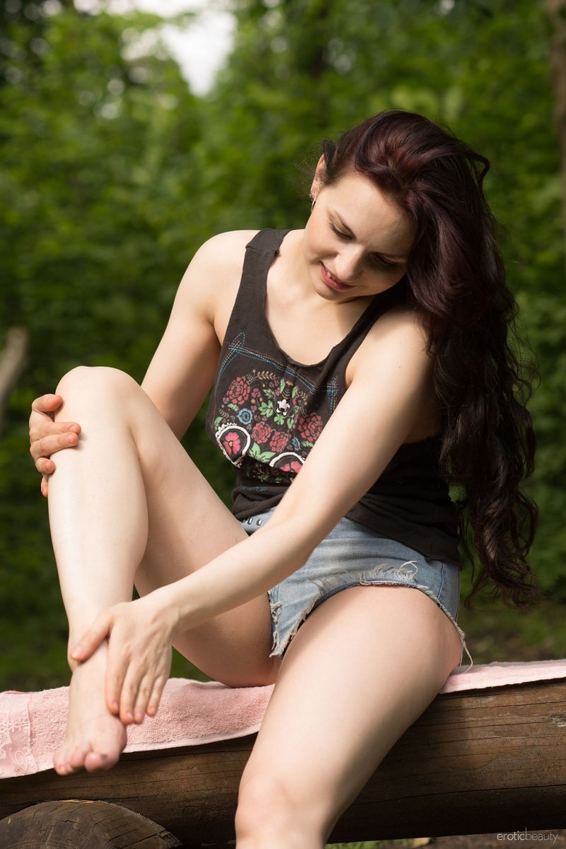 Эмилия, 22 года, 0 размер груди